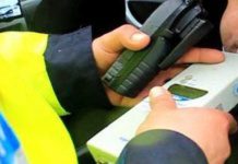 La un pas de comă alcoolică, la volan! Șoferul, sub influența alcoolului, a provocat un accident rutier și a continuat drumul.