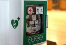 Nou program de siguranță publică: Defibrilatoare în locuri frecventate din România