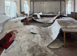 Căminul cultural din Sârbova se prăbușește în timp ce Primăria Racovița alocă fonduri pentru consultanță