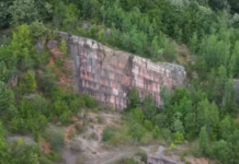 Moneasa: Fosta Carieră de Marmură atrage mii de turiști și planuri de dezvoltare