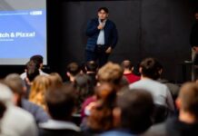 32 de studenți din Timișoara își prezintă ideile de afaceri la Pitch & Pizza