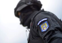 Percheziții în Timișoara și Oravița: Arma letală descoperită de polițiști